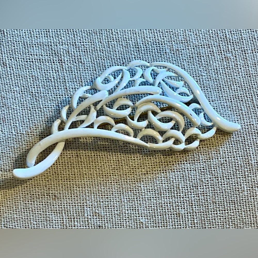 Vintage white Monet leaf lattice large brooch, over 3 inches